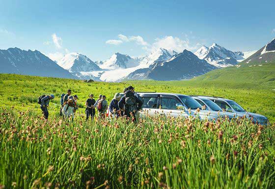 Setting off on a survey (c) Dietmar Denger